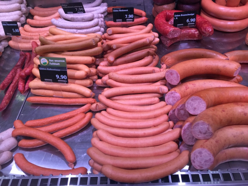 charcuterie-LA CELLE-min_sausages_meat_butchery-1069321